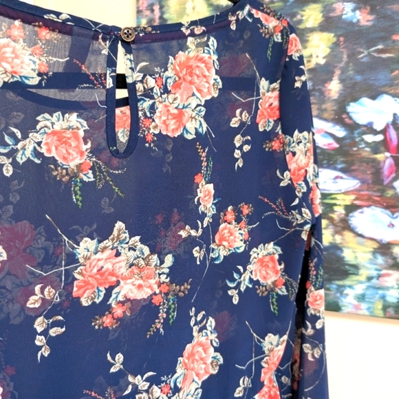 Beautiful flower print blouse top - Picture 7 of 11